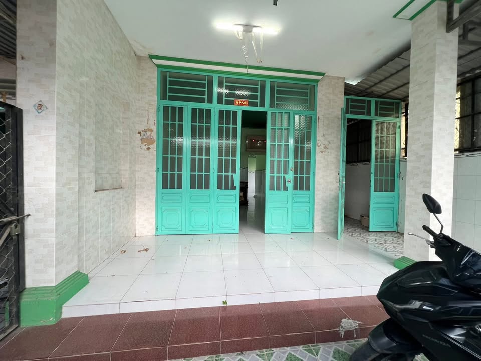 Nhà 3PN Gò Dầu 118m² giá 1.15 tỷ - Vị trí đẹp, 3 mặt tiền!