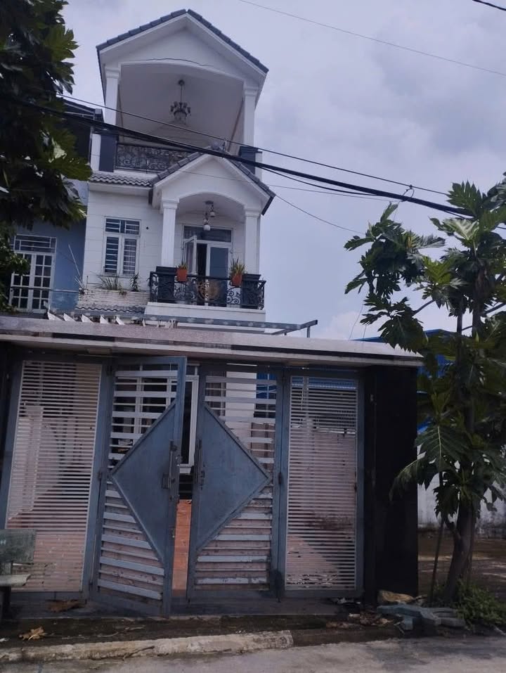 Nhà mặt tiền Thạnh Lộc 37, Q12, Hồ Chí Minh 160m² giá 14 triệu - Phù hợp gia đình thuê lâu dài!