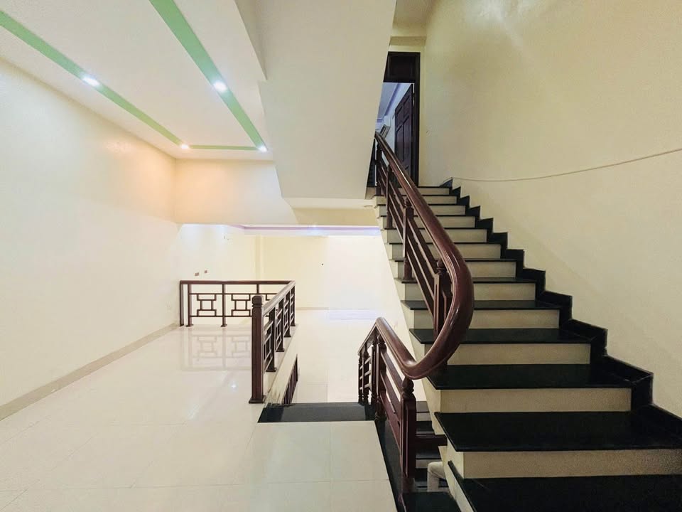 Nhà 3 tầng Đông Vệ 90m² giá 6 tỷ - Thiết kế hiện đại, sẵn sàng vào ở!