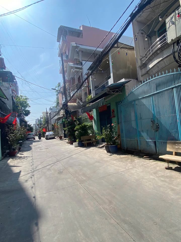 Nhà hẻm xe hơi Khuông Việt, Tân Phú 104m² giá 10.7 tỷ - Cơ hội vàng cho bạn!