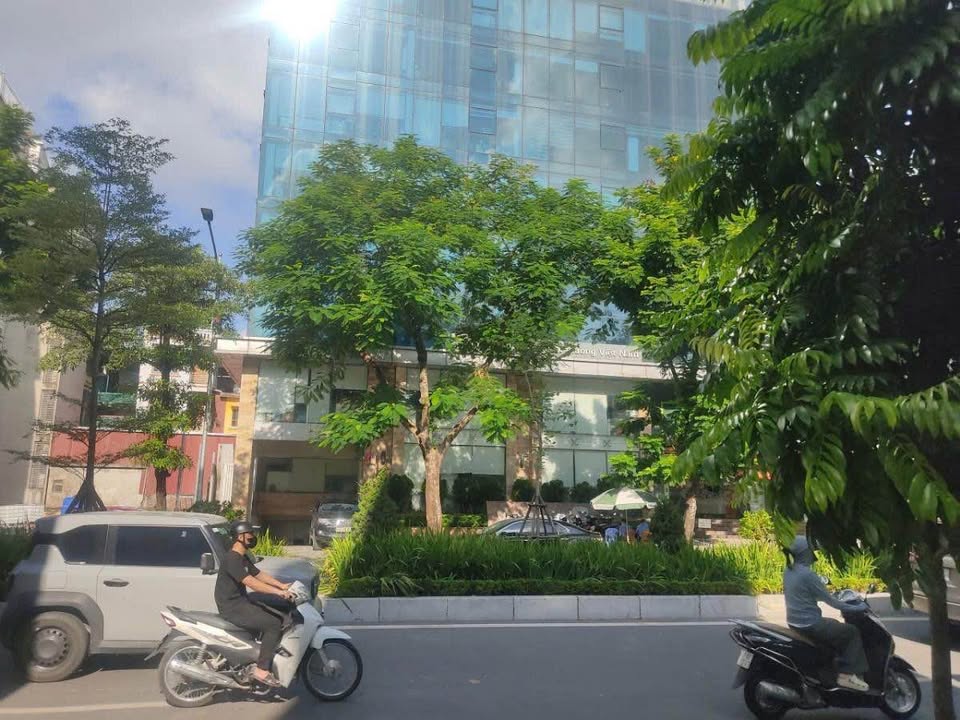 Đất Mặt Phố Lạc Long Quân Tây Hồ 178m² giá 70 tỷ - Kinh doanh sầm uất!