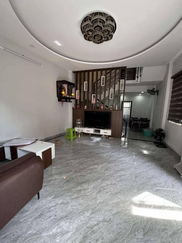 Nhà cho thuê 2 tầng 2 mặt kiệt 2 Tháng 9 - Hòa Cường Nam, Đà Nẵng, 90m² - Nội thất đầy đủ, giá chỉ 8 triệu/tháng!