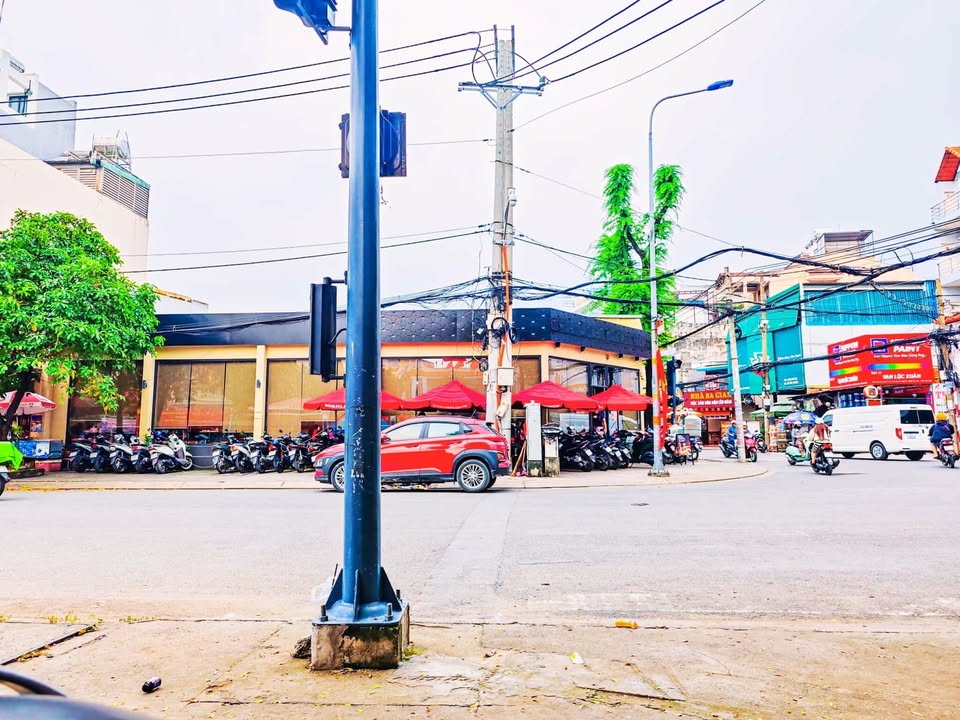 Cho thuê nhà góc 2 mặt tiền Phan Huy Ích, Quận Gò Vấp, 450m² - Vị trí đắc địa cho kinh doanh!