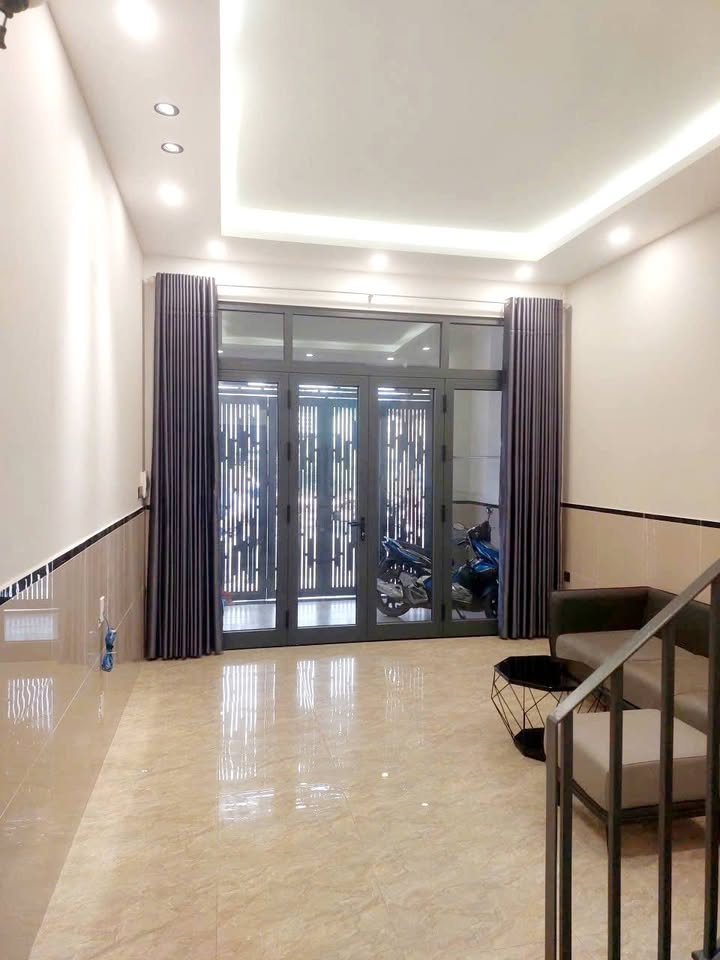 Nhà cho thuê quận 12 - 3 lầu, 4 phòng ngủ chỉ 15 triệu/tháng - Sạch đẹp, thoáng mát!