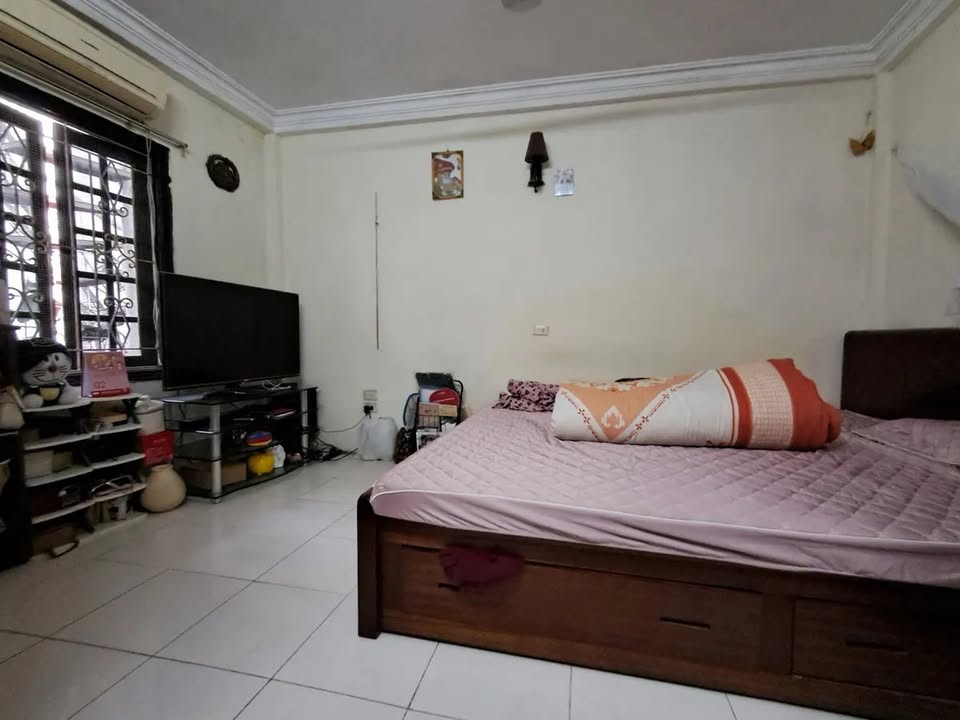 Nhà phố Cát Linh, Đống Đa 54m² giá 13.8 tỷ - Vị trí vàng trung tâm!