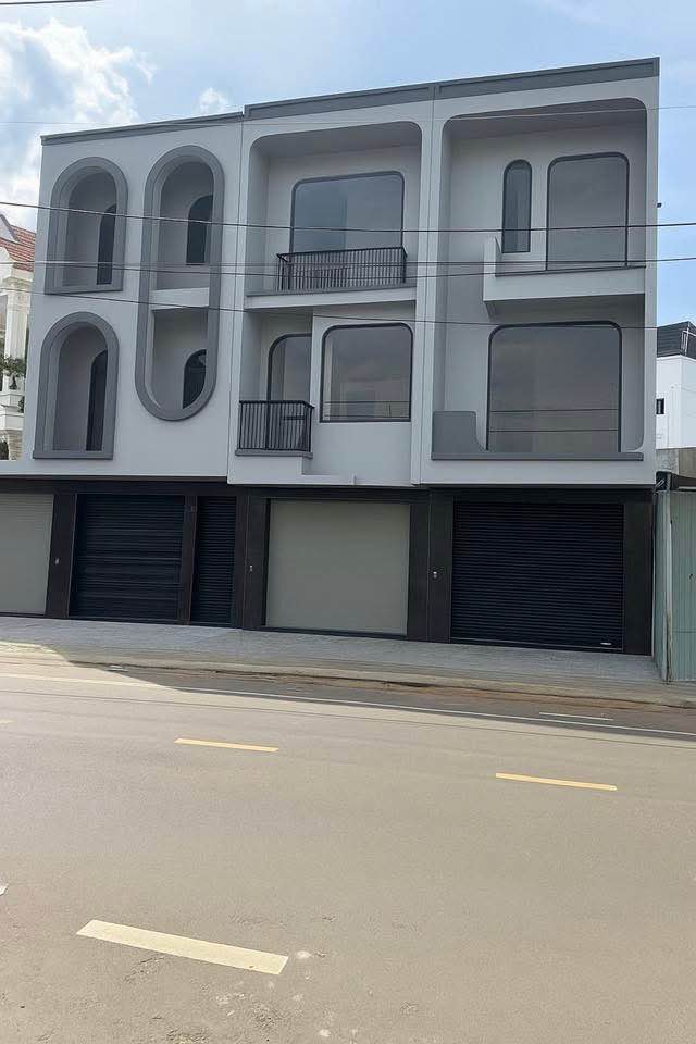 Nhà mặt tiền Hùng Vương, Buôn Ma Thuột - 3 tầng, 67.5m² giá 6 tỷ - Đầu tư sinh lời ngay!