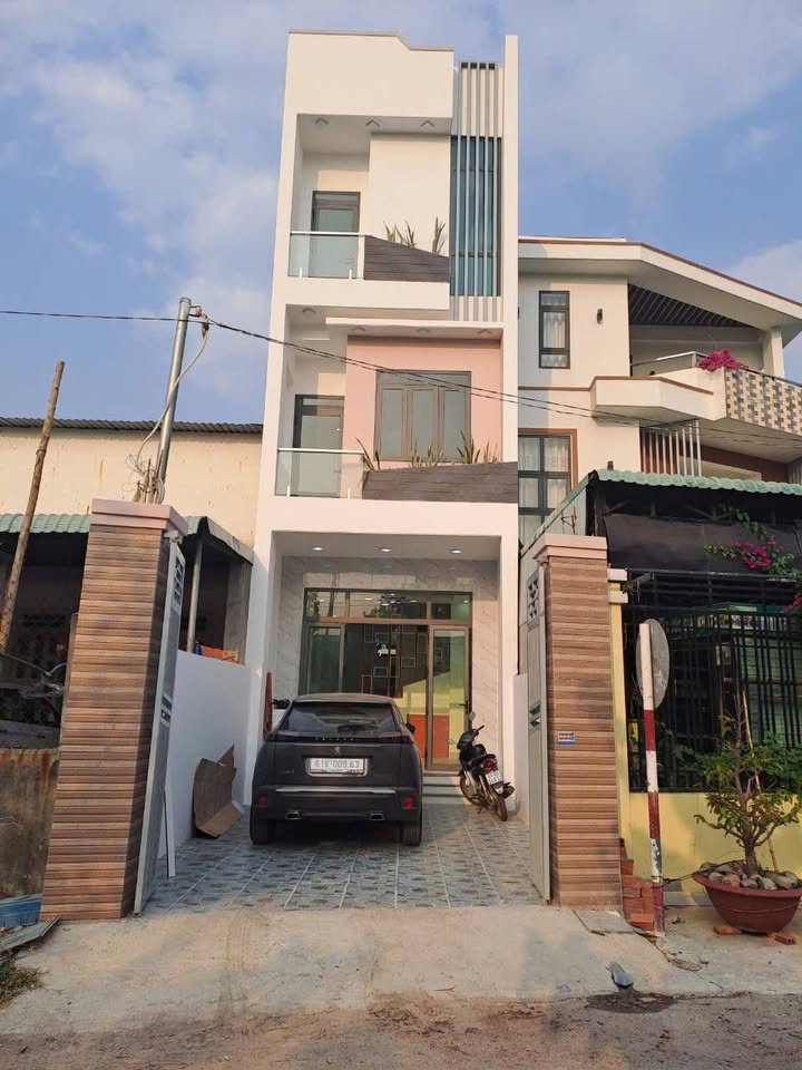 Nhà mặt tiền Đx024, Phú Mỹ, Thủ Dầu Một 68m² giá 3.45 tỷ - Vị trí đẹp, tiện ích đầy đủ!