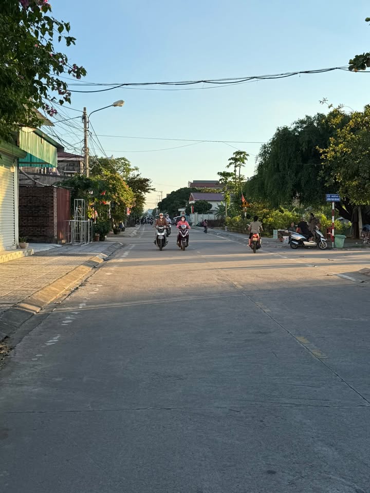 Nhà 2 tầng mặt đường Trần Quang Khải, Ninh Sơn 100m² - Kinh doanh thuận lợi!