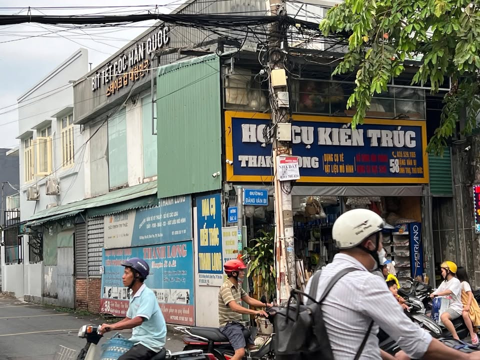Nhà phố mặt tiền đường Đặng Văn Bi, Thủ Đức 138m² giá 22 tỷ - Kinh doanh sầm uất!