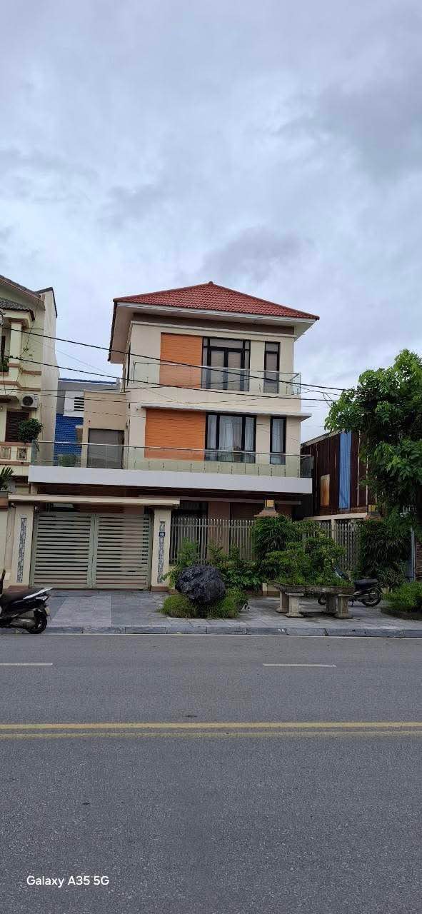 Nhà 3 tầng Cẩm Bình 211m² giá 11 tỷ - Chính chủ cần bán gấp!