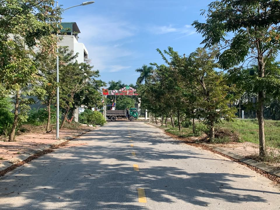 Đất nền A14 dịch vụ Lai Sơn, Đồng Tâm, Vĩnh Yên 100m² giá 2.5 tỷ - Sẵn sàng đầu tư!