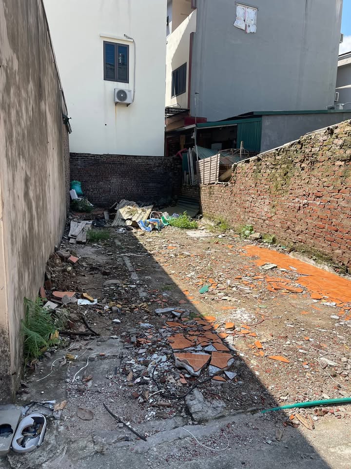 Đất chính chủ đường Trạm, Long Biên 50m² giá 1 tỷ - Sổ đỏ chờ trao tay!