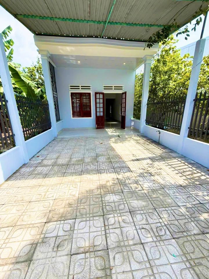 Nhà riêng Quảng Ngãi 140m² giá 1.3 tỷ - Thiết kế thoáng đãng, sân đậu ô tô!