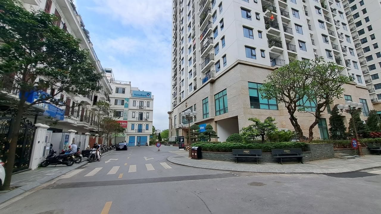 Chung cư cao cấp HC Golden Bồ Đề 87m² giá 8 tỷ - Tặng full nội thất!