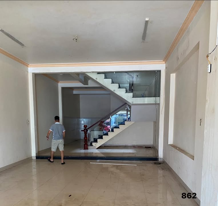 Nhà mặt tiền Lê Duẩn Đồng Xoài 120m² giá chỉ 15 triệu - Phù hợp kinh doanh đa dạng!