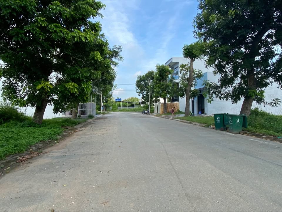 Đất nền KDC Hoàng Long, Bến Lức 110m² giá chỉ 2.35 tỷ - Sổ đỏ chính chủ!