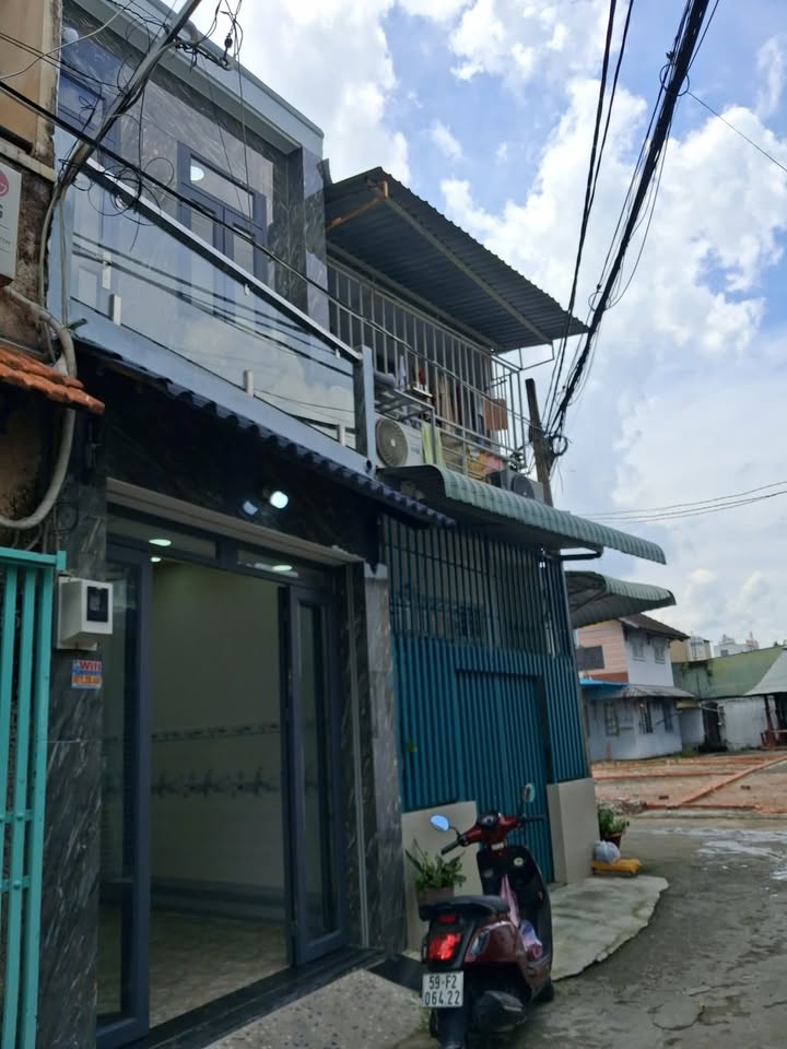 Nhà bán phường Tân Xuân, Hóc Môn 26m² giá 2.4 tỷ - Sổ hồng riêng, ô tô vào tận nhà!