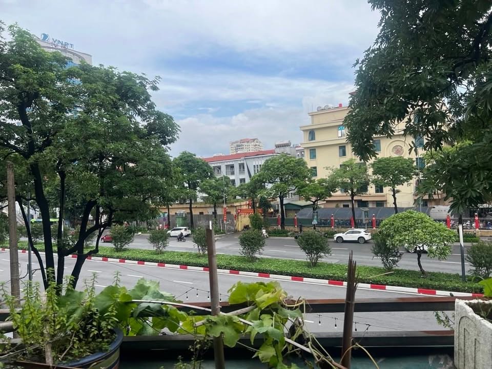 Căn hộ tập thể tầng 2 Nguyễn Chí Thanh 45.5m² giá 6.8 tỷ - Nhà ba mặt thoáng, view đẹp!