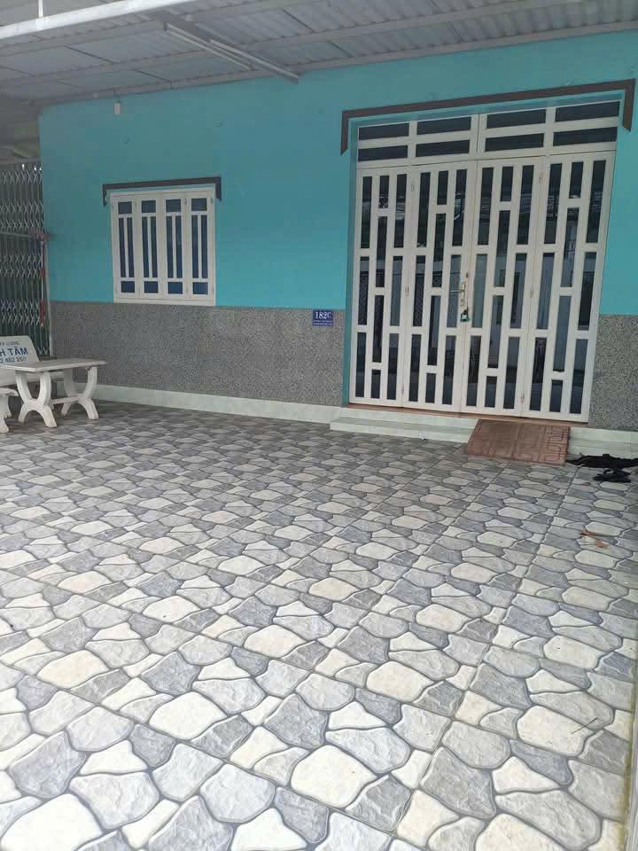 Nhà cho thuê Mỹ Thạnh An 2000m² giá 3.5 triệu - Không gian rộng rãi cho cuộc sống thoải mái!