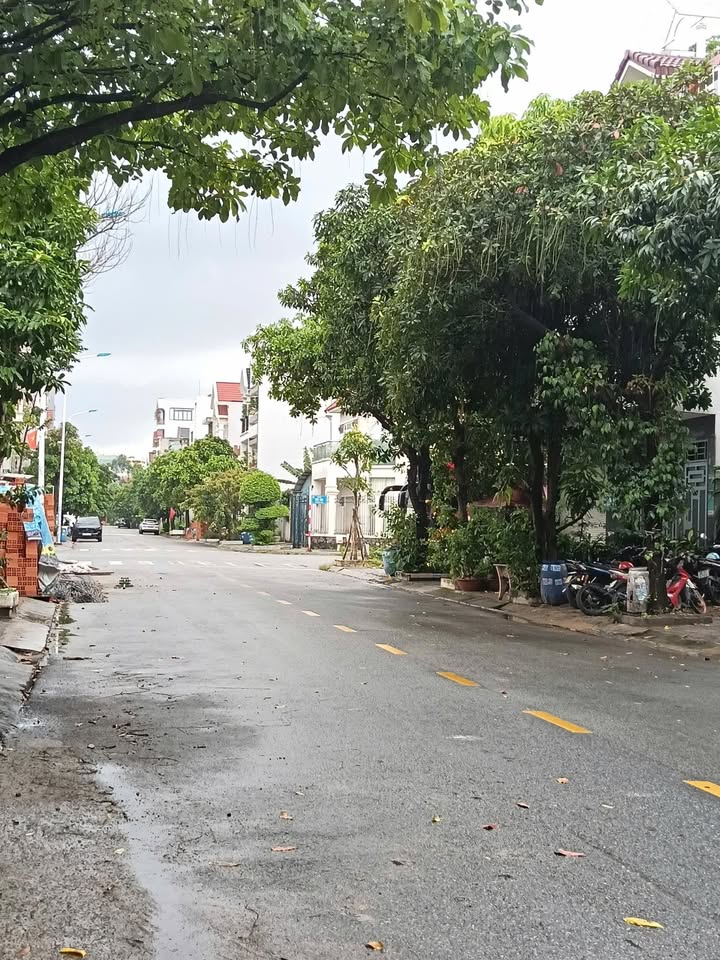 Nhà hoàn công 90m² Dĩ An giá 10 tỷ - Chính chủ bán gấp!