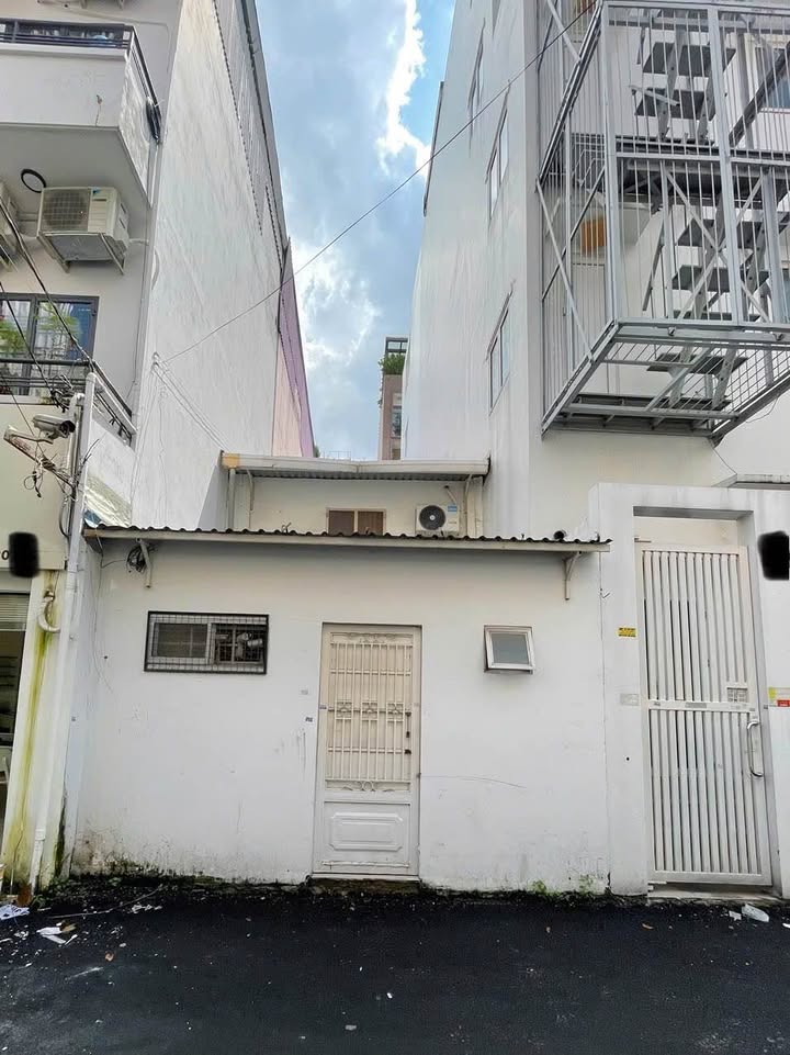 Nhà cấp 4 Lê Văn Sỹ Q3 128m² - Tiện xây mới 5 tầng, giá thỏa thuận!