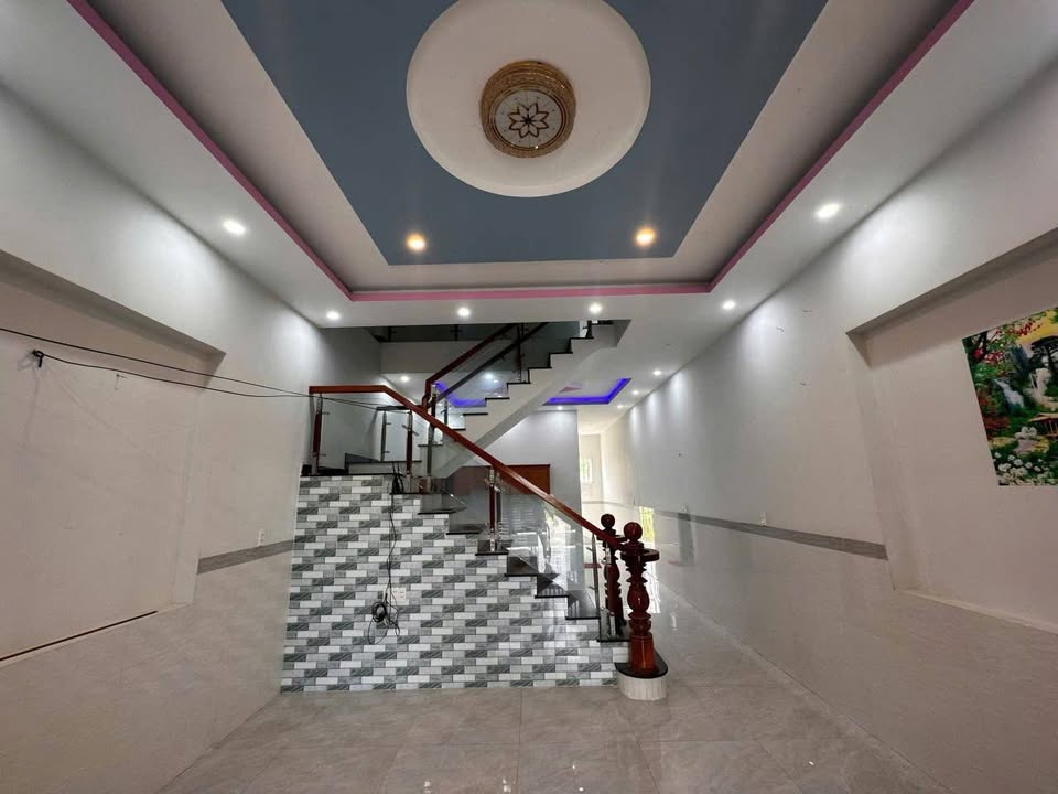 Nhà phố 1 lầu 1 trệt Thới Hòa, Bến Cát 100m² giá chỉ 2.2 tỷ - Đầu tư sinh lời hấp dẫn!