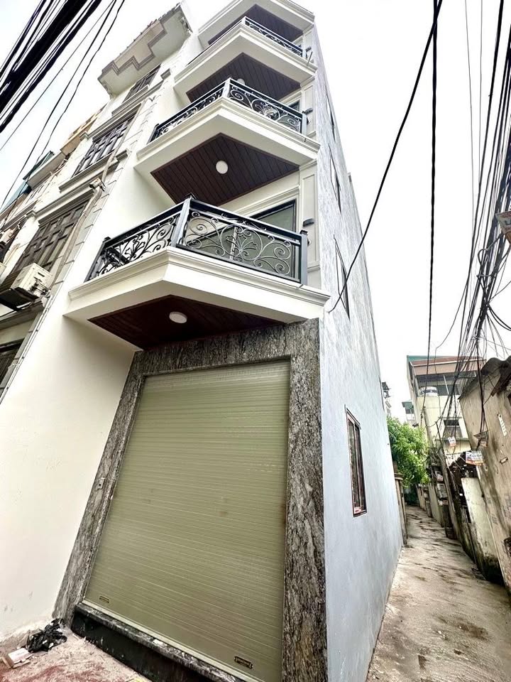 Nhà 5 tầng Lĩnh Nam 37m² giá 7 tỷ - Vị trí đắc địa, thoáng mát!