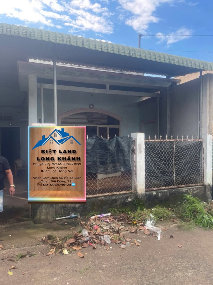 Nhà góc 2 mặt tiền tại Long Khánh 120m² giá 1.35 tỷ - Đường thông, vị trí đẹp!