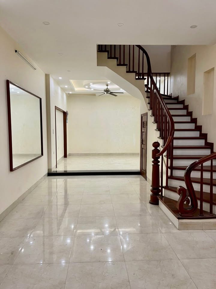 Nhà nguyên căn 4 tầng tại La Khê, Hà Đông - Chỉ 15 triệu/tháng, ô tô đỗ cửa!