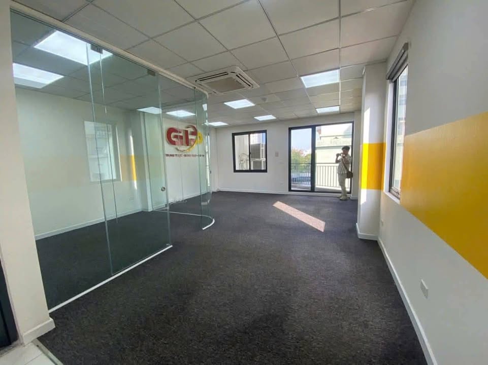 Văn phòng cho thuê tại Chùa Láng, Đống Đa 60m² giá 13 triệu - Vị trí đắc địa thuận lợi tuyển dụng!