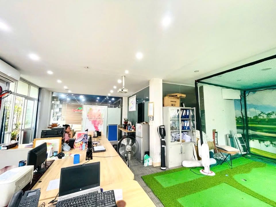 Văn phòng cho thuê tại Ngụy Như Kon Tum, Thanh Xuân 135m² giá 20 triệu - View thoáng, ô tô thuận tiện!