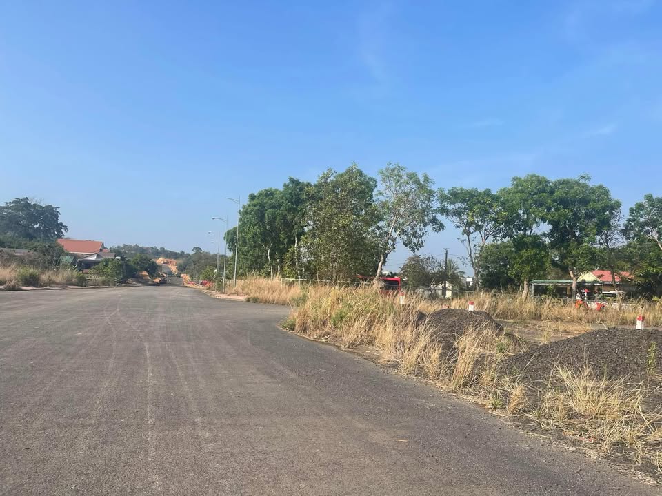 Đất thổ cư mặt tiền đường D10, Krông Nô, 141m² - Cần bán gấp giá chỉ 1.7 tỷ!