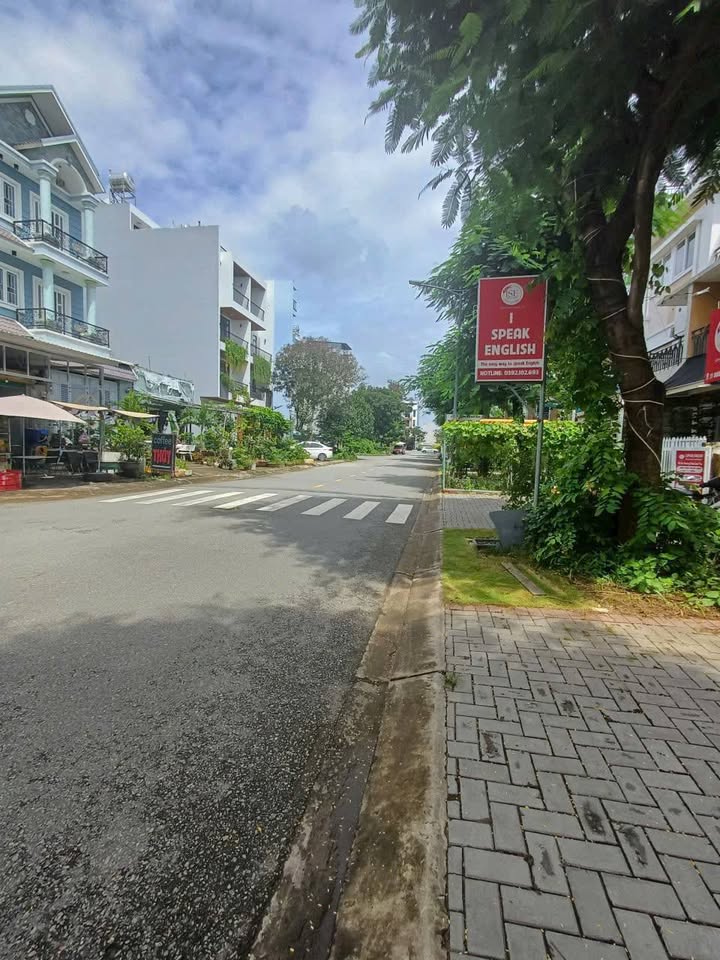 Nhà phố mặt tiền Phong Phú 80m² giá 13 triệu - Kinh doanh thuận lợi!