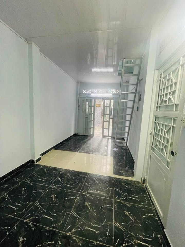Nhà 2 tầng Tân Kiểng, Quận 7, 40m² chỉ 4 tỷ - Sổ hồng chính chủ, thương lượng nhẹ!