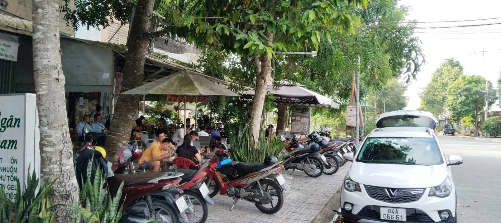 Mặt bằng cho thuê quán cà phê Góc Phố - Đường D5, Cái Răng, Cần Thơ - Cơ hội kinh doanh tuyệt vời!