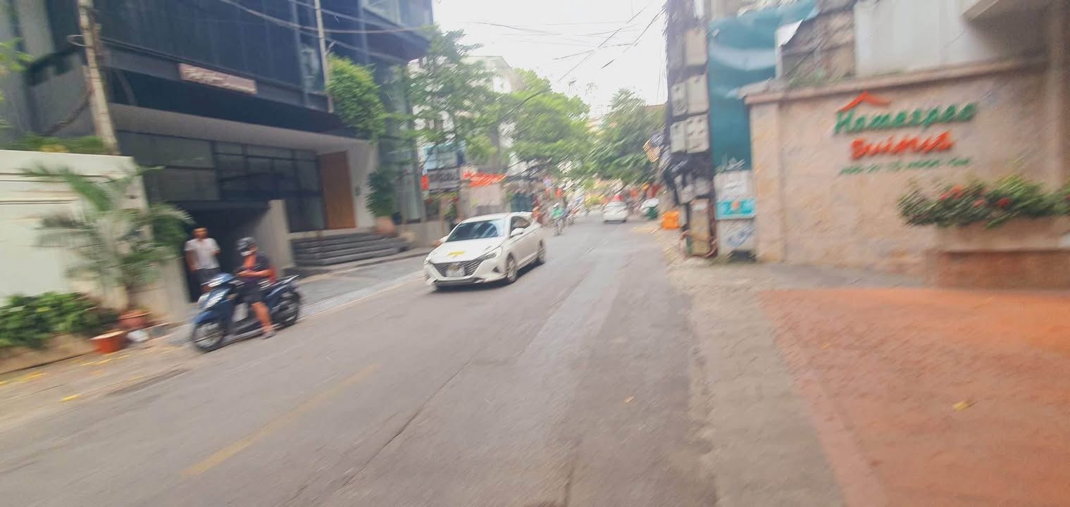 Biệt thự sân vườn Tô Ngọc Vân Tây Hồ 170m² - Vị trí đắc địa gần Hồ Tây!