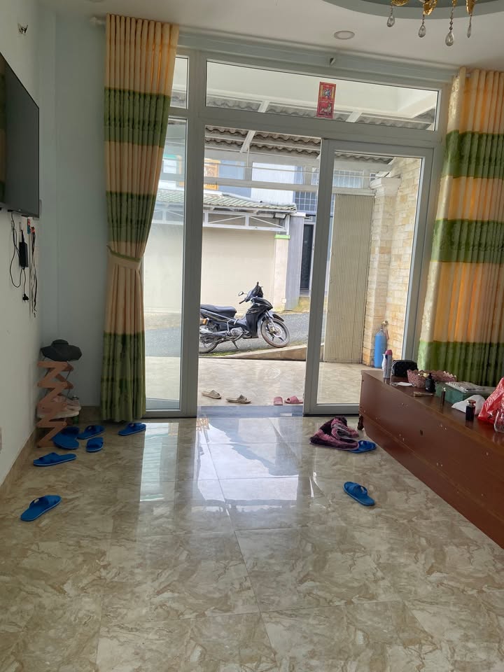 Nhà nguyên căn 200m² tại đường Nguyễn Đình Quân, Đà Lạt - Cho thuê giá 10 triệu/tháng