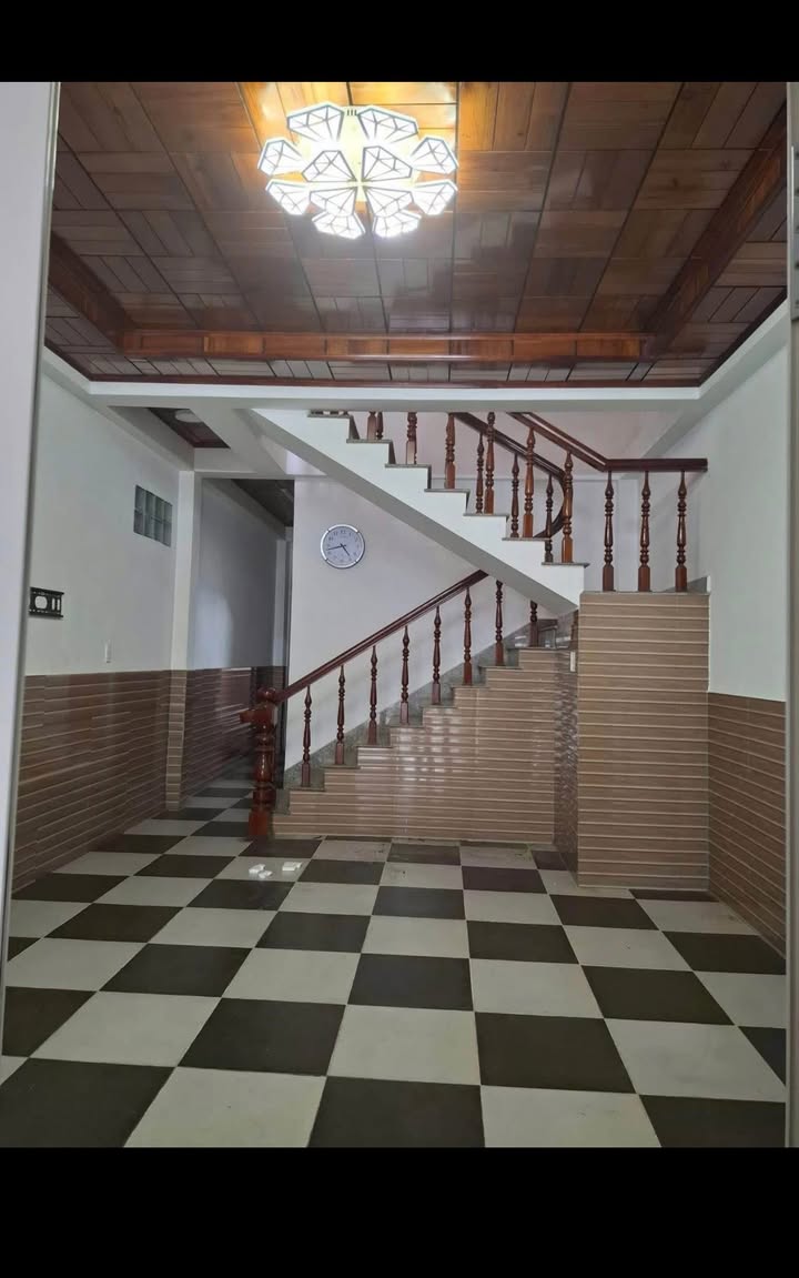 Nhà nguyên căn cho thuê tại Phường 8, Đà Lạt 135m² giá 14 triệu - Không chung chủ, tự do sinh hoạt!