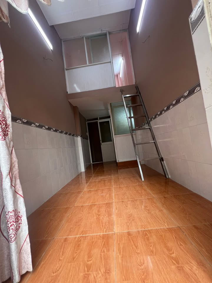 Nhà 3 tầng Tân Bình 13.2m² giá 2.6 tỷ - Hẻm xe tải thông thoáng!