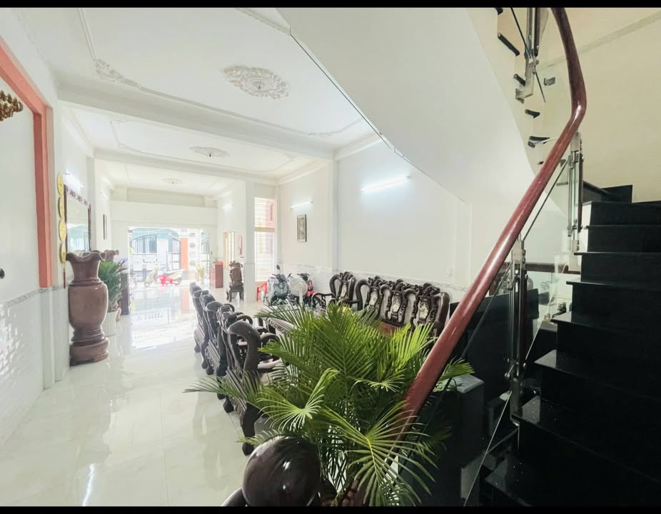 Biệt thự mini mặt tiền Nguyễn Sơn, Tân Phú 135m² giá 13 tỷ - Thiết kế hiện đại, tiện ích tối ưu!