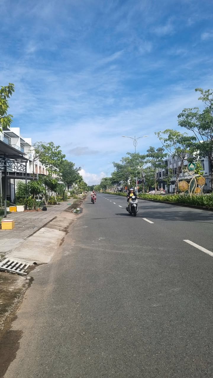 Townhouse Đường số 5 Vĩnh Thanh 100m² - Nội thất cao cấp, sẵn sàng vào ở!