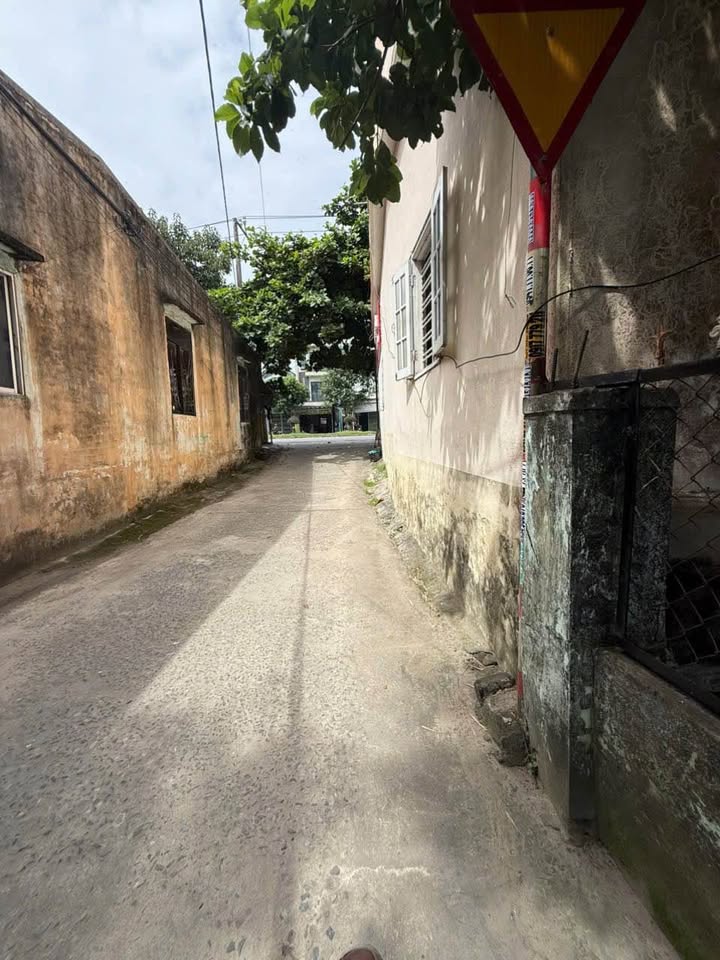 Đất Thôn Đông Hoà, Hòa Châu, Đà Nẵng 111m² giá 2.5 tỷ - Vị trí đắc địa, giao thông thuận lợi!