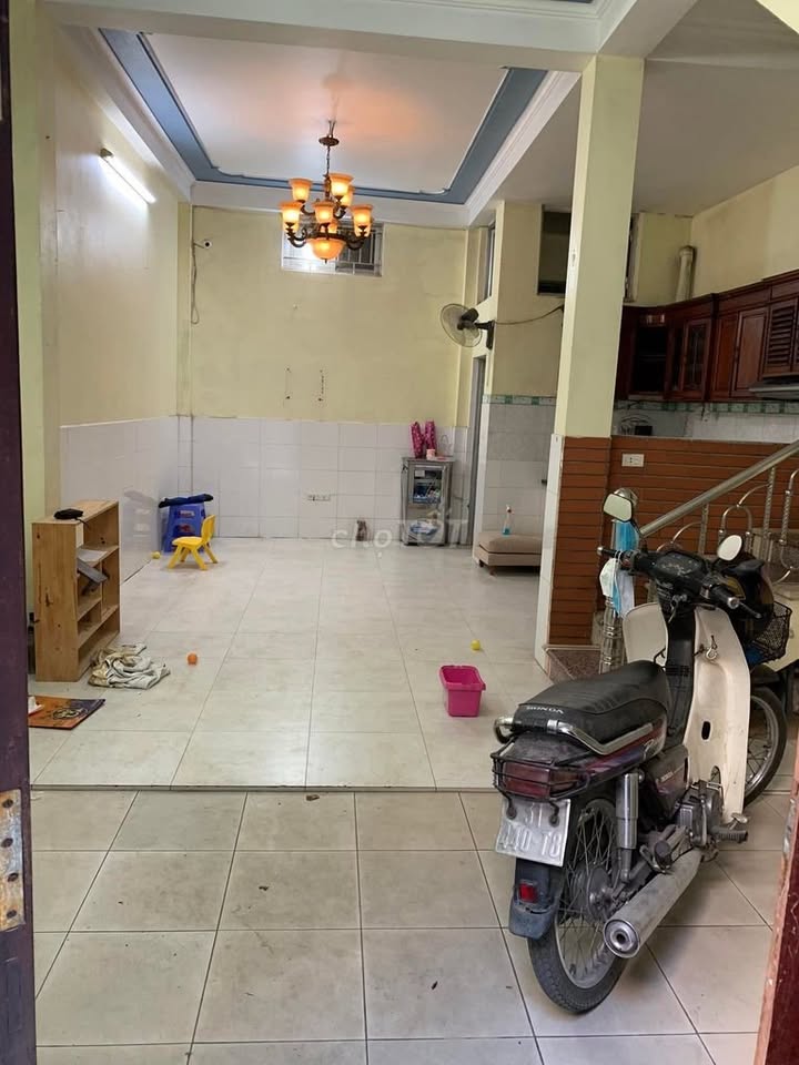 Nhà riêng cho thuê ngõ 68 Mễ Trì Thượng, 4 tầng - Giá 13.5 triệu/tháng