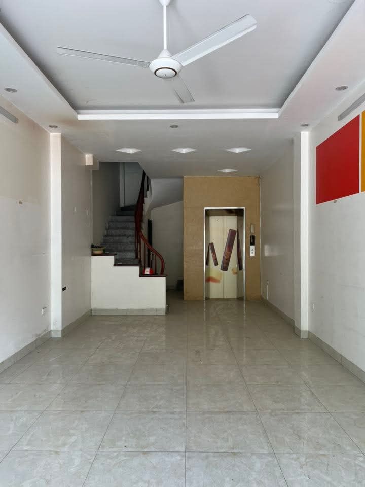 Nhà mặt phố Lê Trọng Tấn, Hà Đông 50m² giá 22 triệu - Kinh doanh hiệu quả!