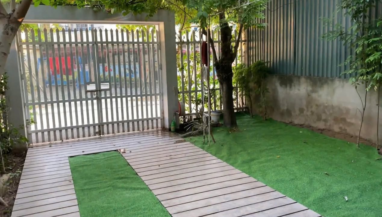 Nhà nguyên căn Giang Biên 100m² giá 12 triệu - Lý tưởng cho kinh doanh và sinh sống!