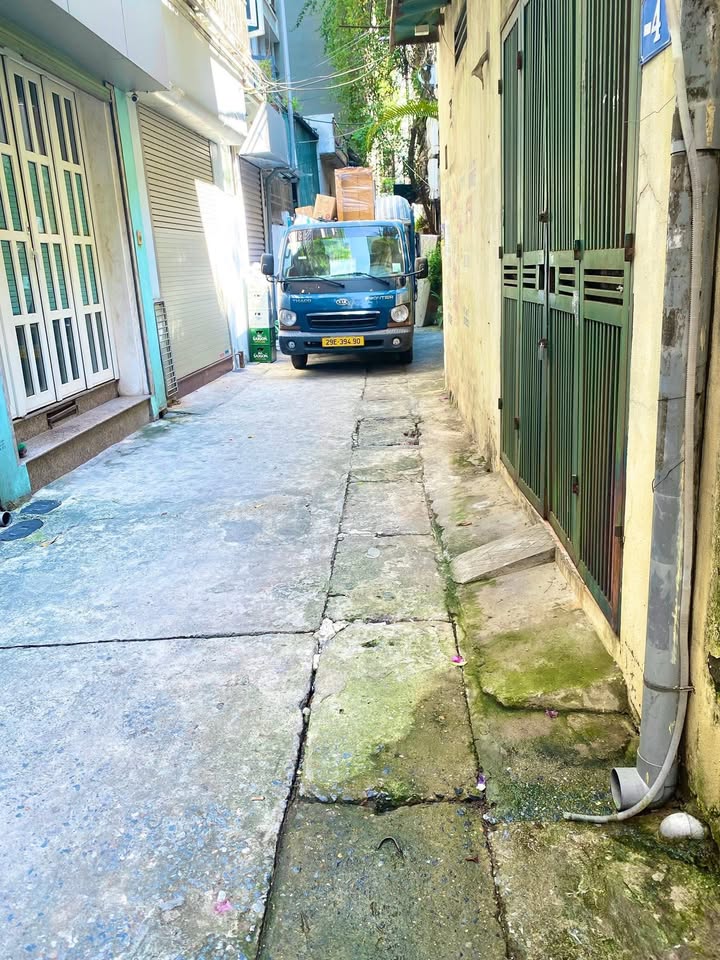 Nhà phố Hoàng Quốc Việt 52m² giá thỏa thuận - Chính chủ, ô tô vào tận nhà!