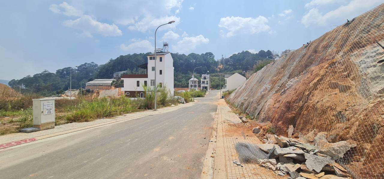 Đất xây dựng Đà Lạt 76m² giá 6.5 tỷ - Khu dân cư An Sơn, thuận tiện di chuyển!