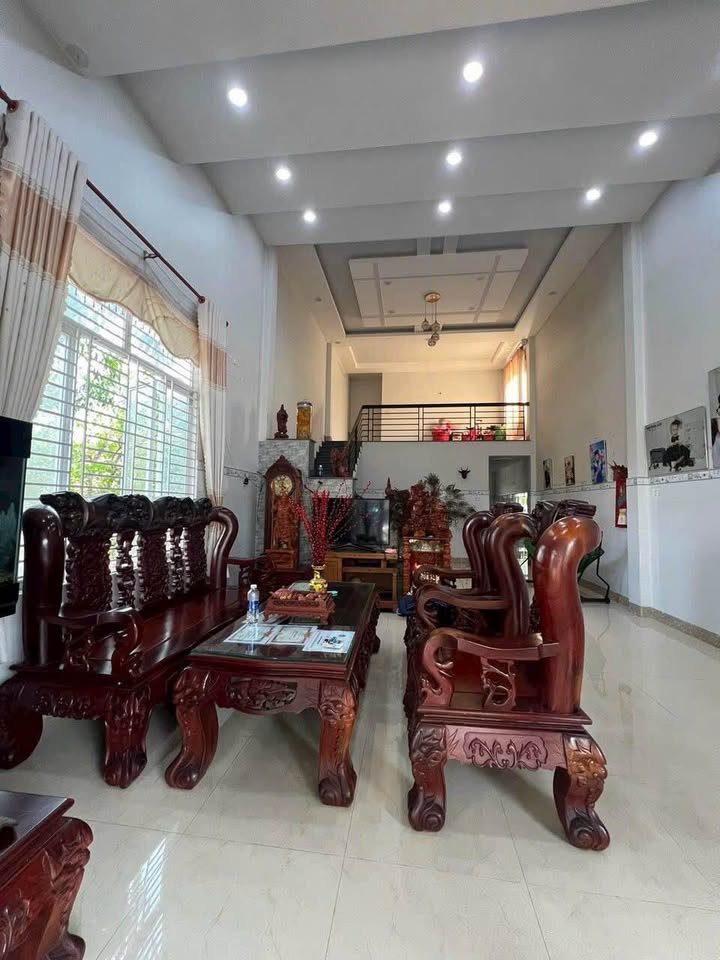 Nhà gác lững phường Tiến Thành 200m² giá 1.7 tỷ - Sân đậu ô tô rộng rãi!