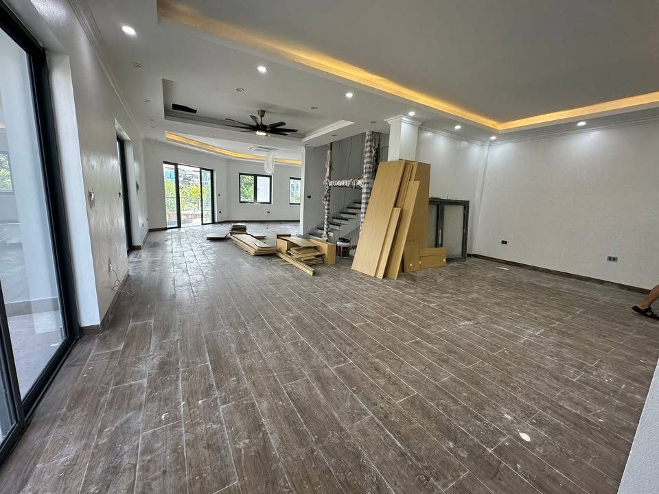 Cho thuê văn phòng góc 5 tầng tại Bắc Ninh - Diện tích rộng rãi, đầy đủ nội thất