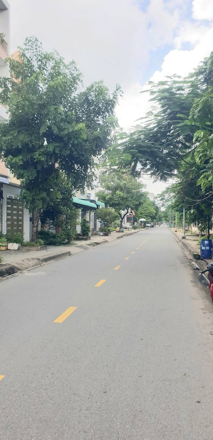 Mặt tiền kinh doanh đường D1, Hiệp Phú, Thủ Đức 90m² - Đầu tư sinh lời ngay!